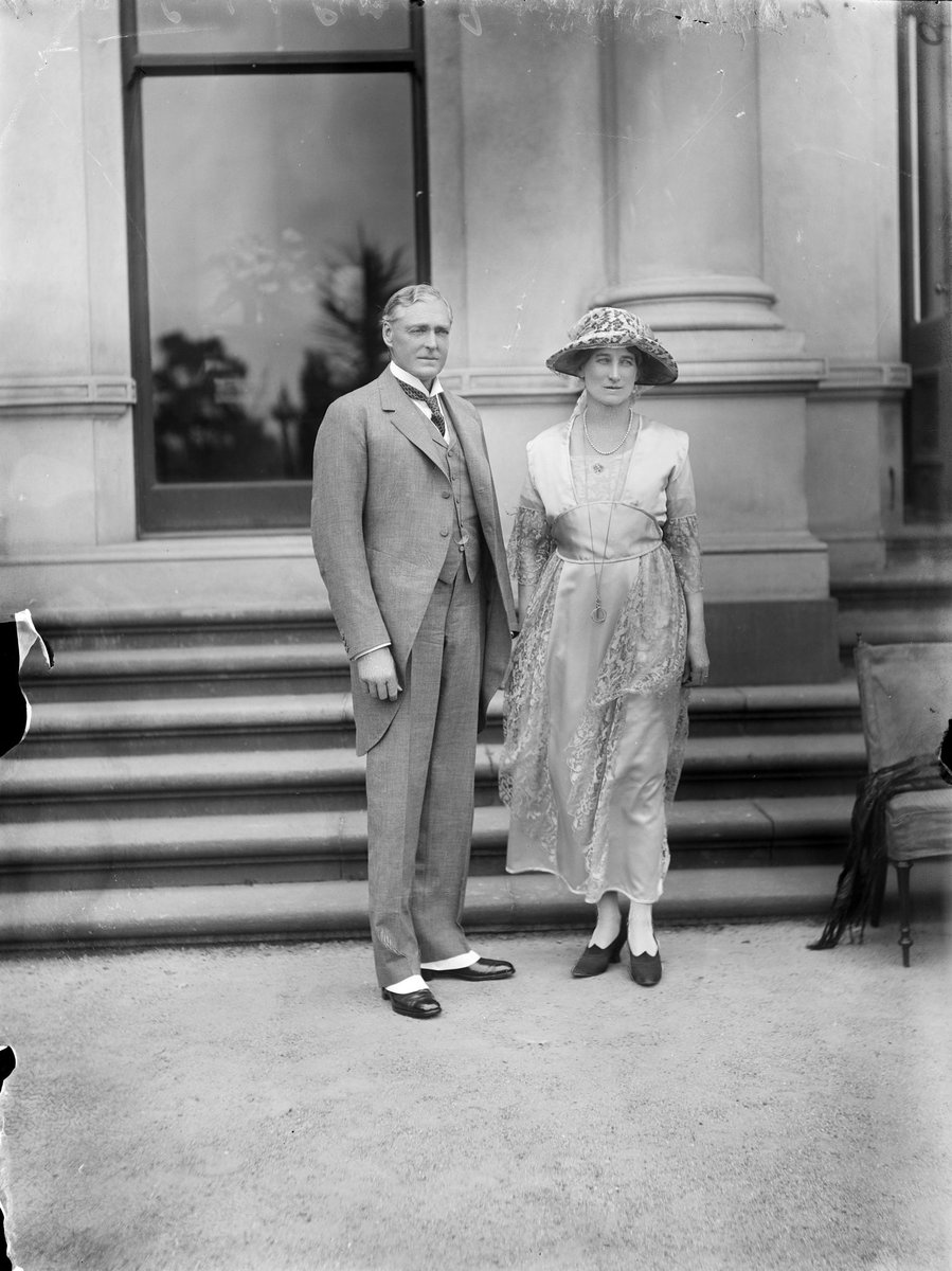 Lord and Lady F [on the steps of Government House, Melbourne], Melbourne City (1910s)