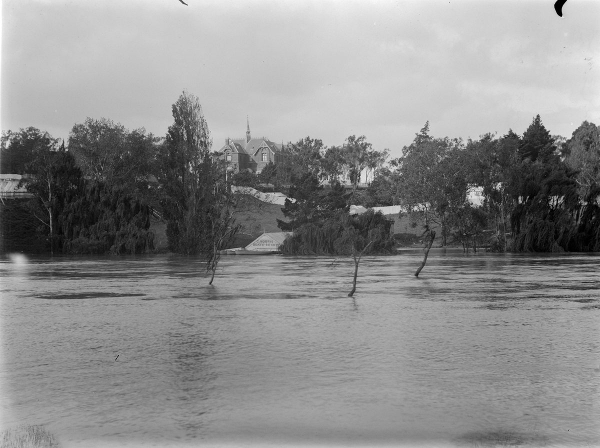 Flood. Morris Boat Shed. Hawthorn Bridge (1901)