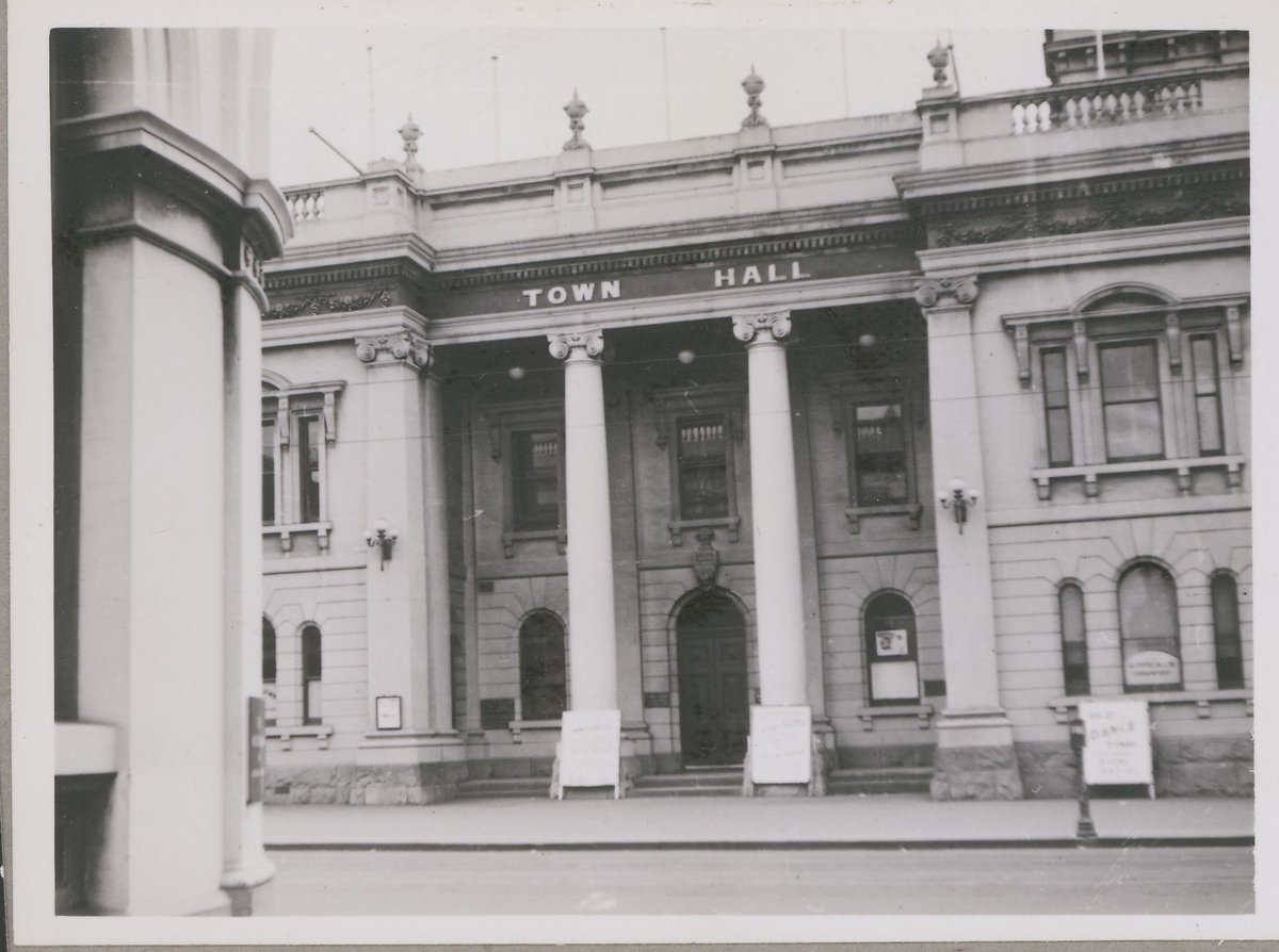 Prahran Town Hall, Chapel Street, Prahran, [Vic.] - detail of entrance portico (c. 1949)