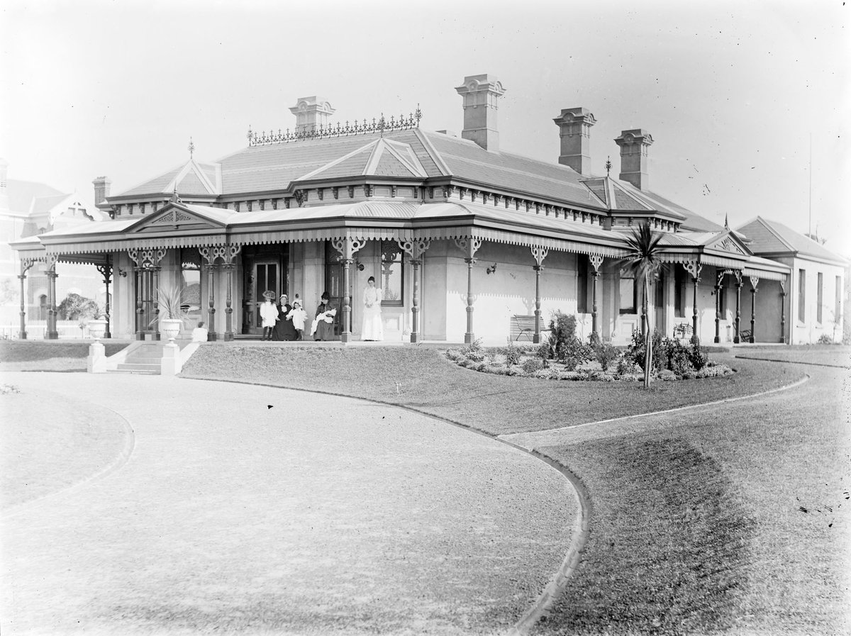 ["Doona", Cotham Road, Kew. Family group on verandah} (1890–1910)