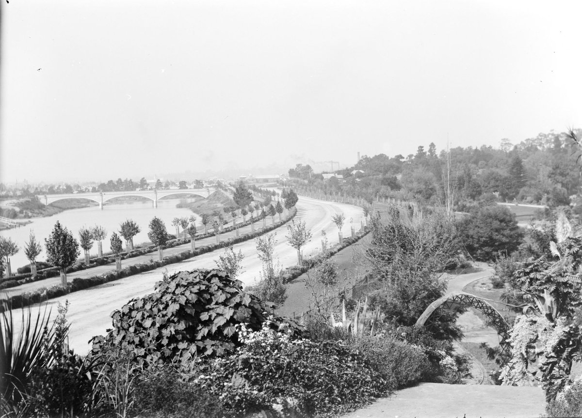 Morell Bridge, crossing the Yarra River, South Yarra (1899–1920)