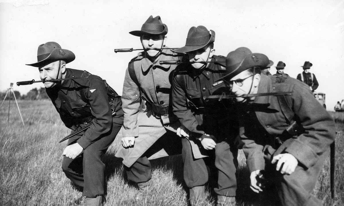 V.D.C. display at Bentleigh. Guerrillas advancing (c. 1942)