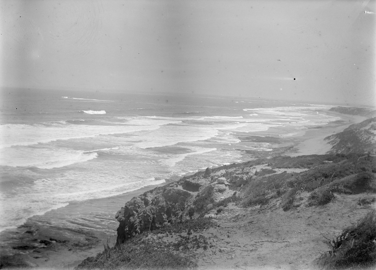 View taken from headland across breakers to Port Phillip Bay (1900–20)