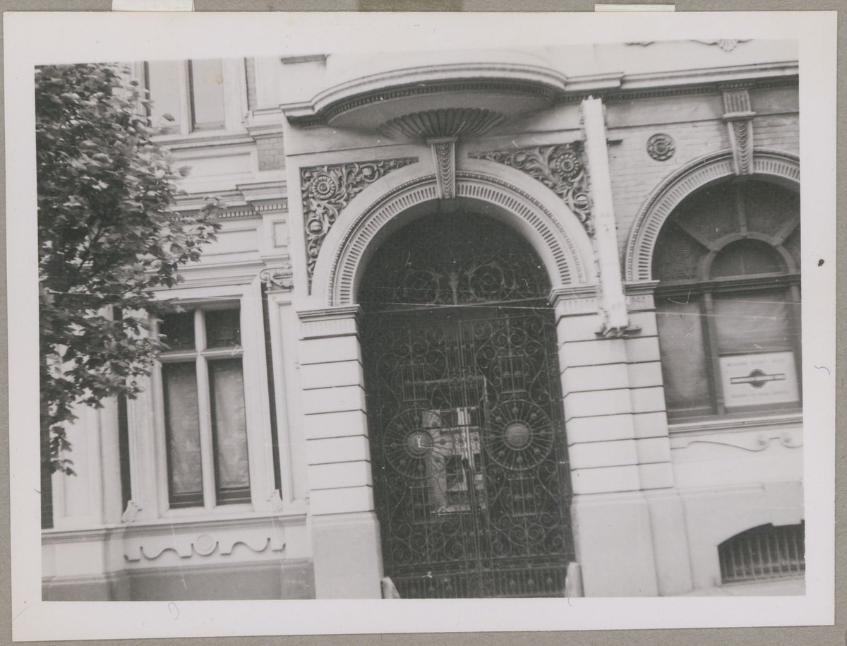 Detail of gates - Oxford Chambers, Bourke Street, [Melbourne, Vic.], Melbourne City (1949)