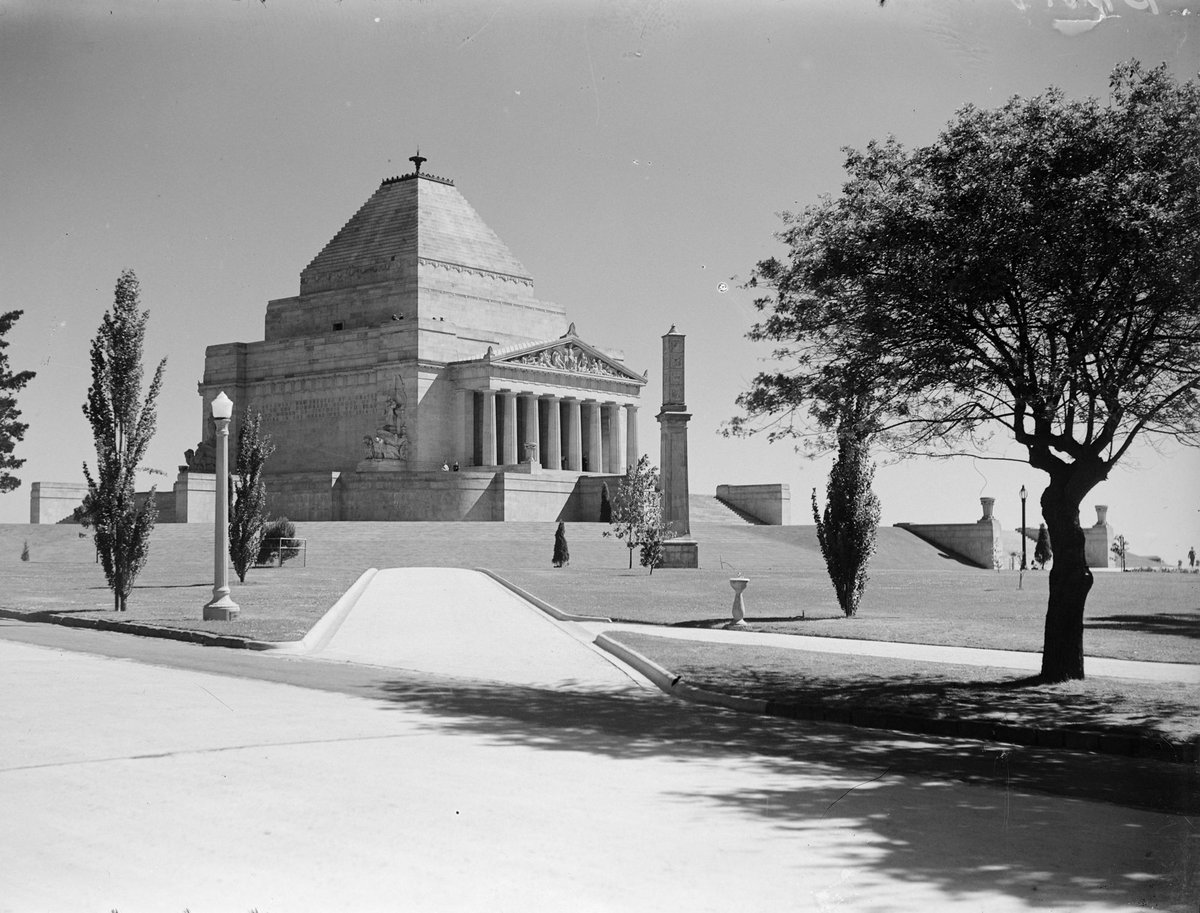 "Shrine of Remembrance, Melbourne", Melbourne City (c. 1940)