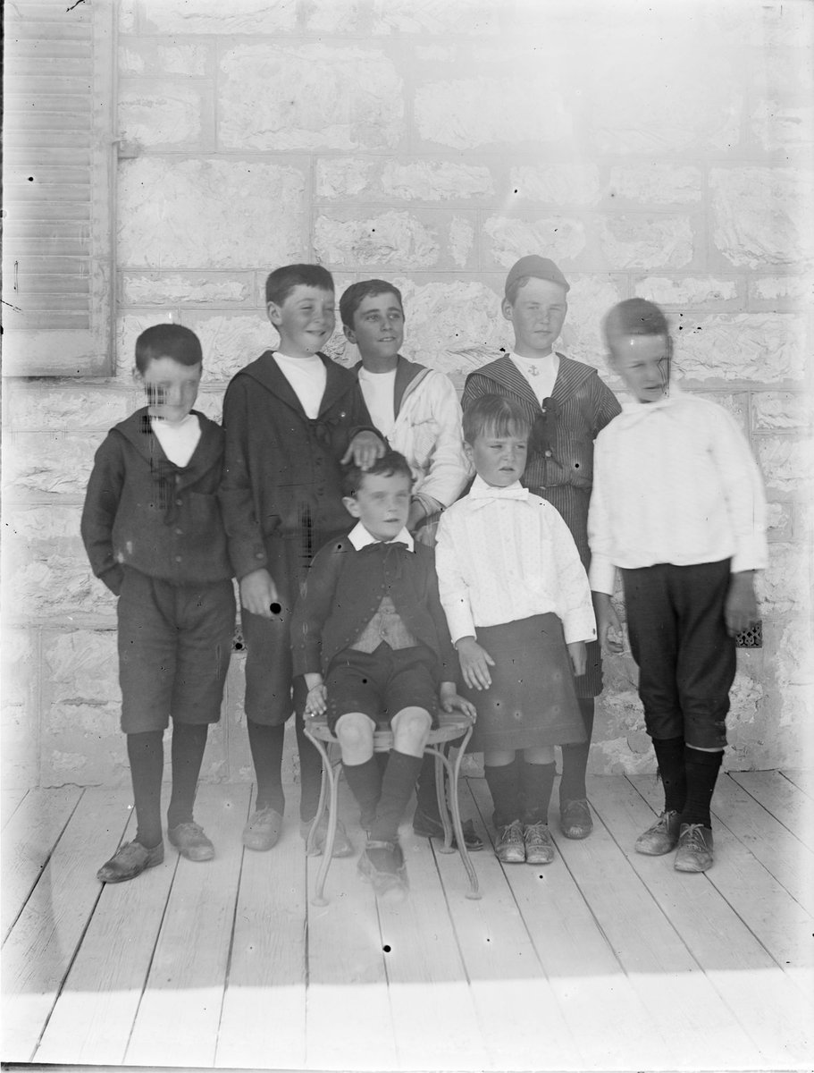Toorak Grammar, group of boys, one identified as Robert (Bob) Anderson, back row, 2nd from right (1890–1910)