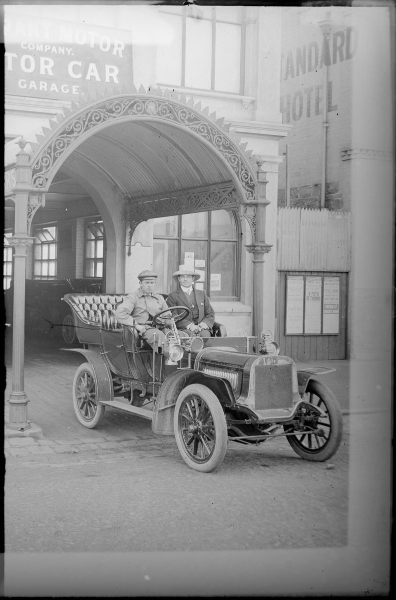Car parked outside the Tarrant Motor Company, Melbourne, Melbourne City (1904)