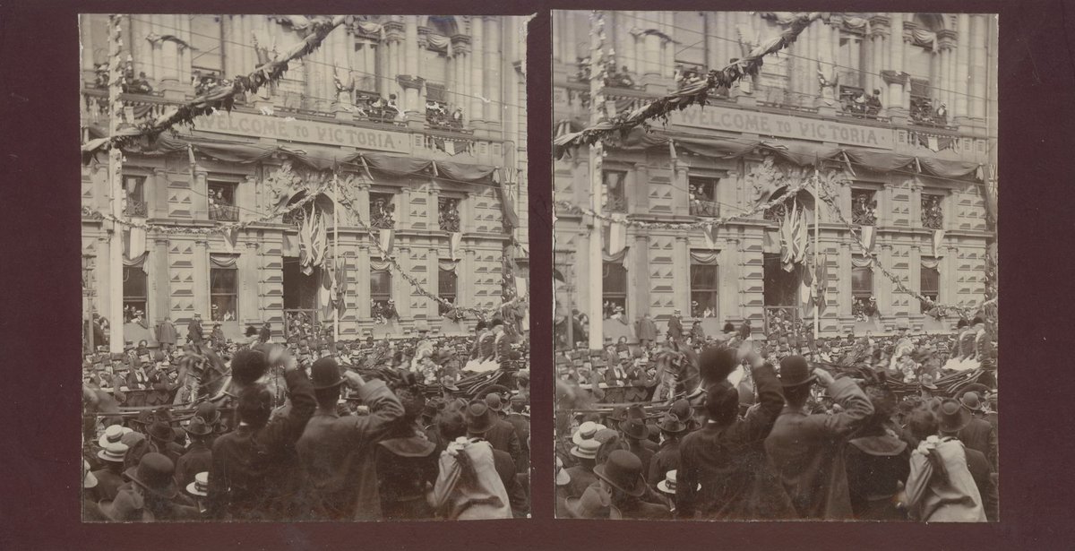 Crowds in Melbourne streets for the visit of the Duke and Duchess of Cornwall, Melbourne, Vic (1901)