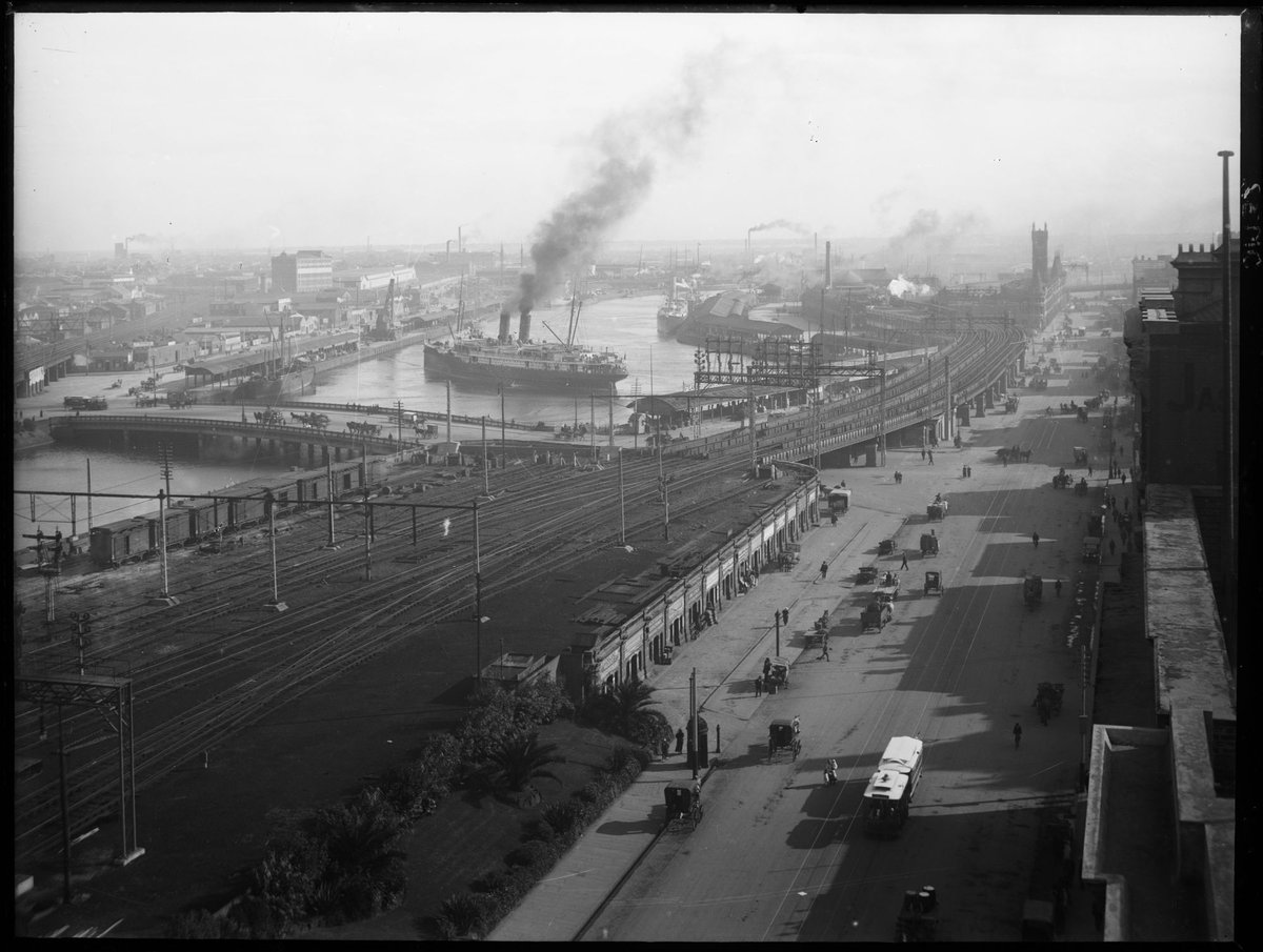 Flinders Street looking west, from an elevated viewpoint, Melbourne City (1920–25)