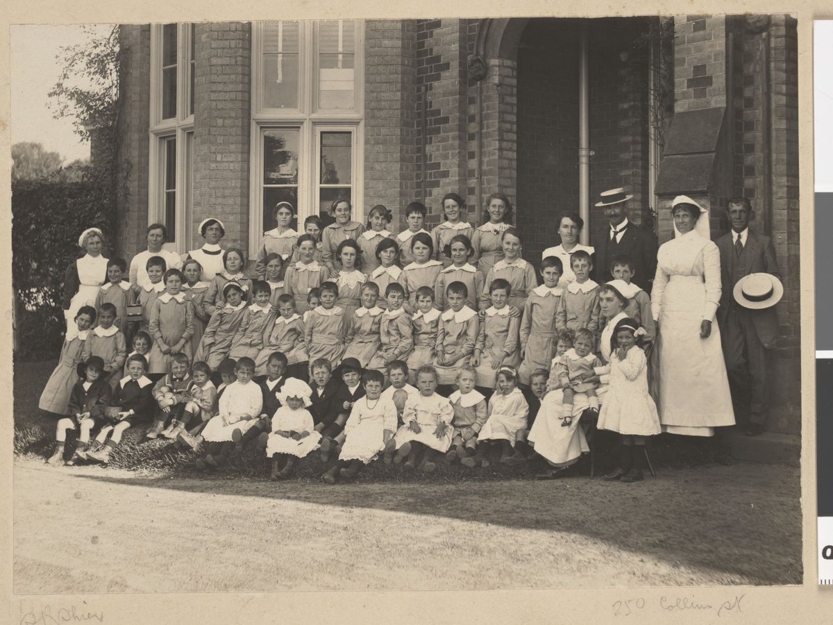 [Children grouped for photograph, in front of building, Melbourne Orphanage, Brighton, Vic.] (1920–30)