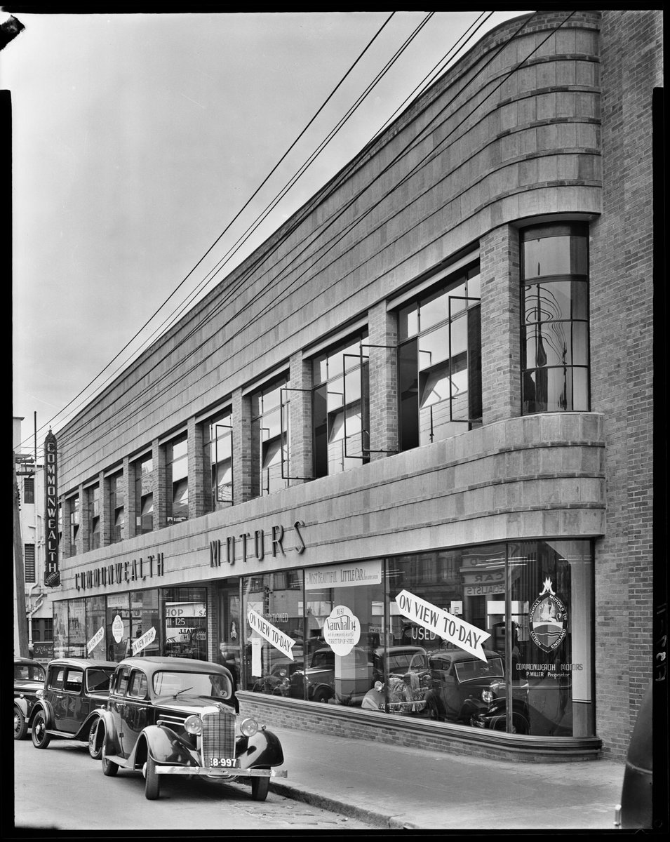 Exterior views of Commonwealth Motors, 111 A'Beckett Street, Melbourne, Melbourne City (c. 1937)