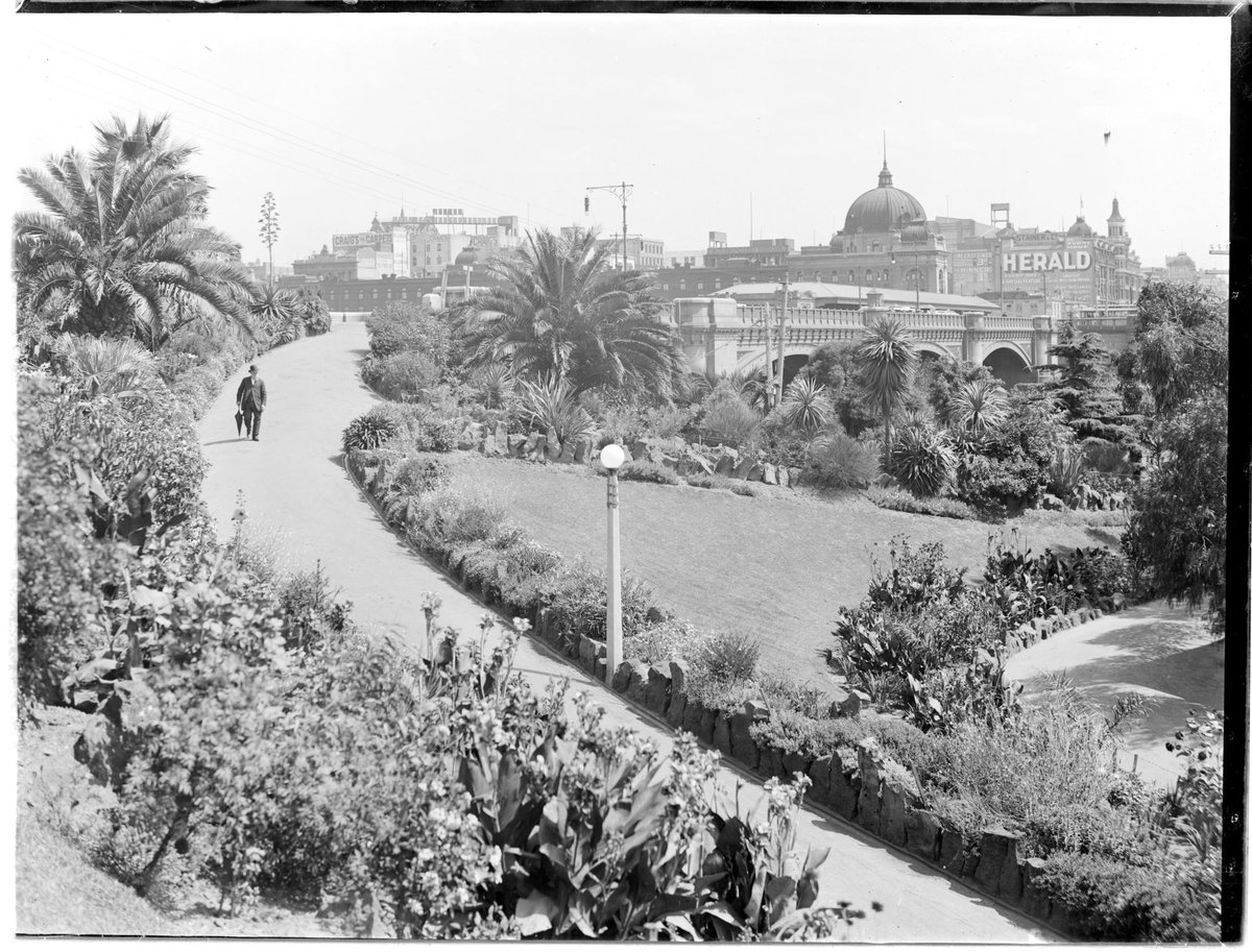 Scene in Alexandra Gardens, Melbourne, Vict, Melbourne City (1880–1900)