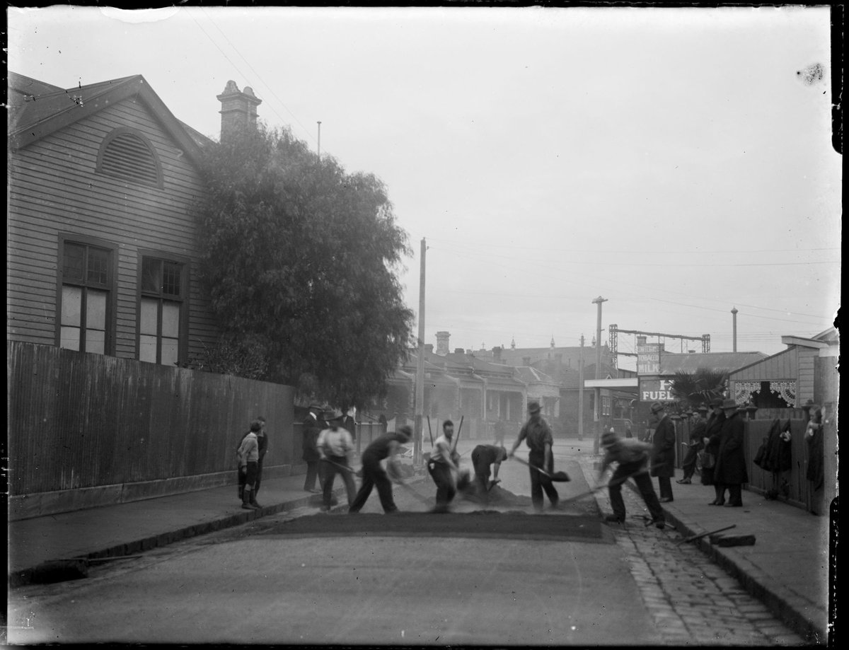 Street resurfacing, Melbourne (1929–35)