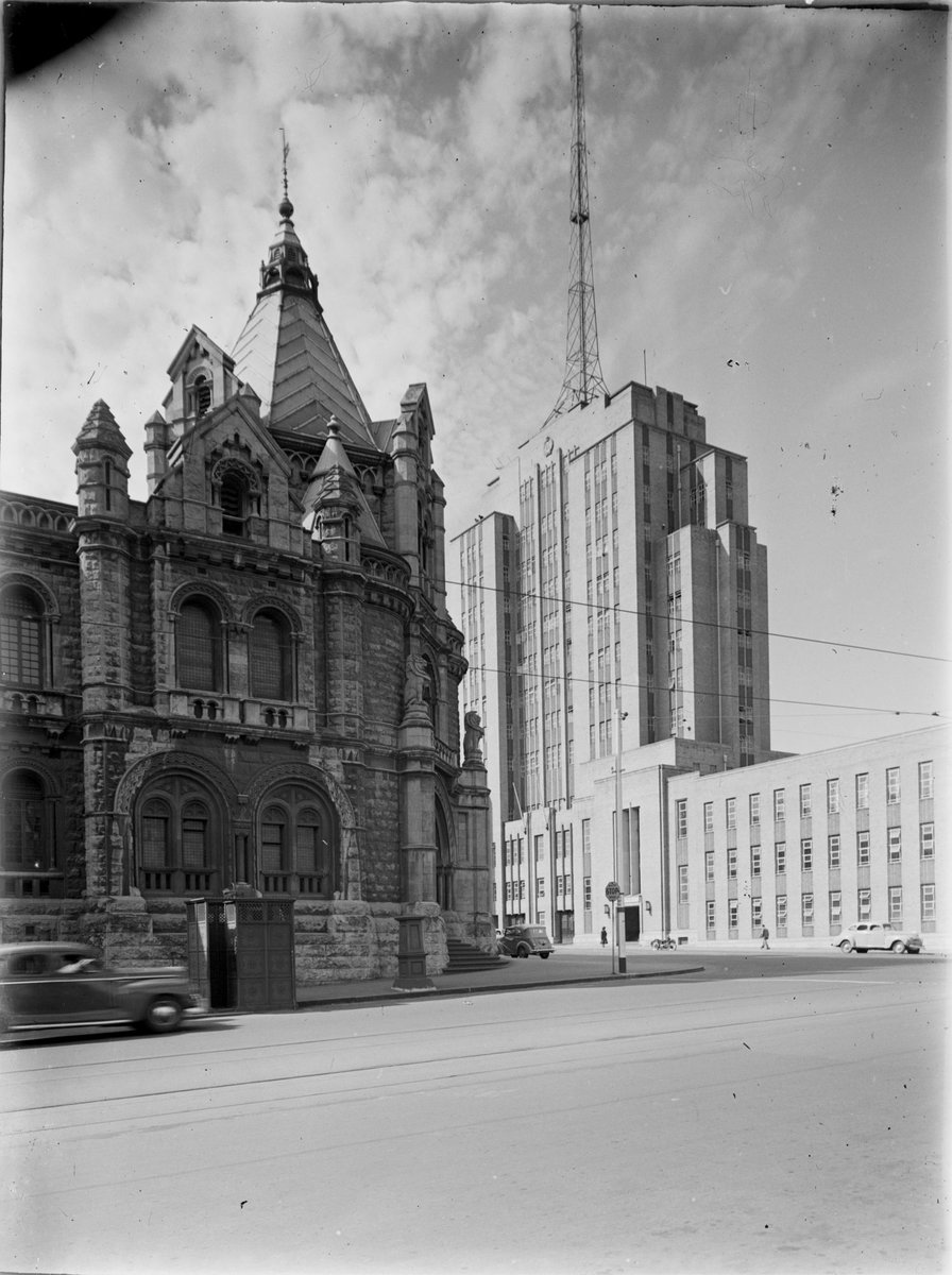 Melbourne Magistrates Court and Russell Street Police Headquarters from La Trobe Street, Melbourne City (1920–45)