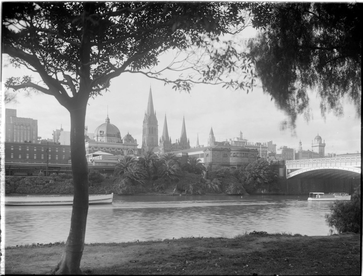 View of Melbourne from south side of the river (1929)