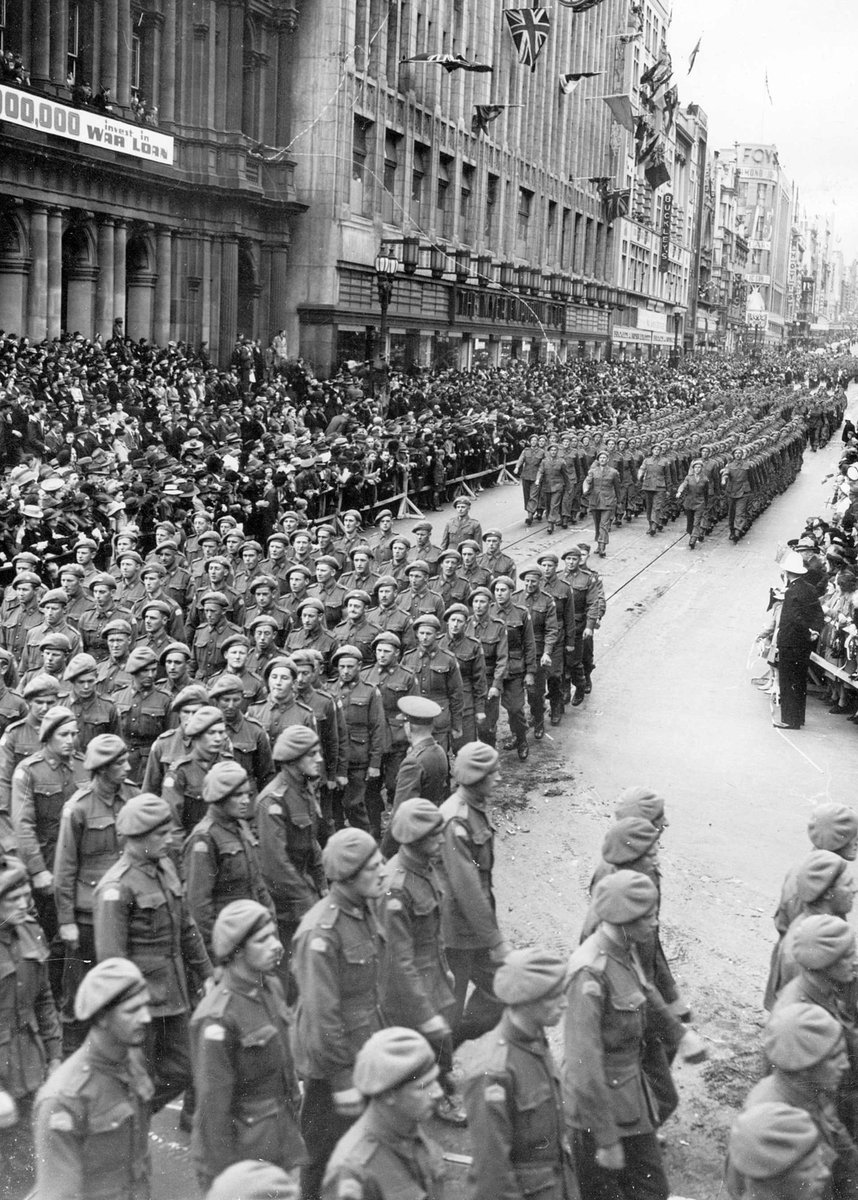 Armoured Division troops in parades on Melbourne streets, Melbourne City (1940–45)