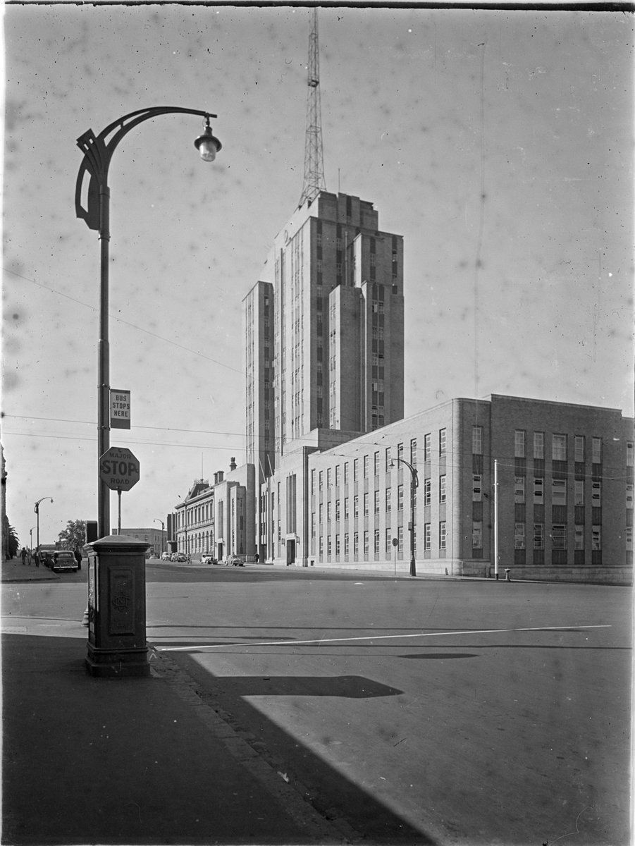 Russell Street Police Headquarters from La Trobe Street, Melbourne City (1910–45)