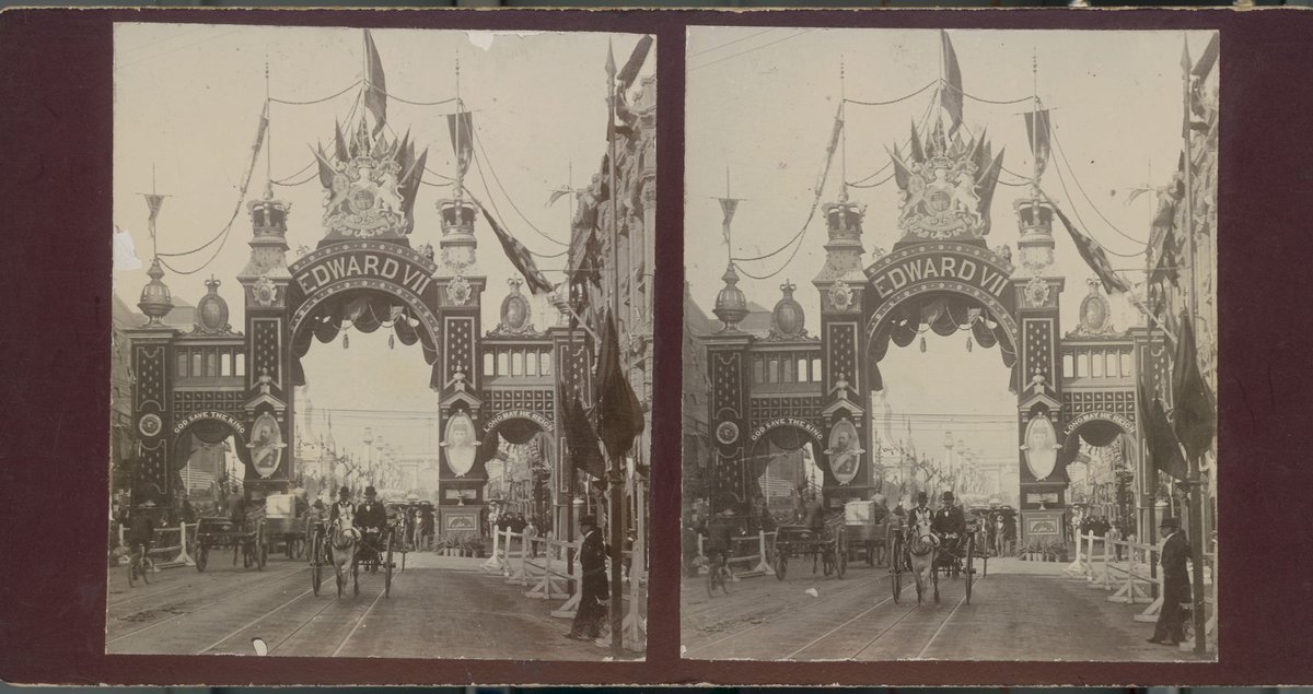 Triumphal arches celebrating the visit of the Duke and Duchess of Cornwall, Melbourne, Vic (1901)