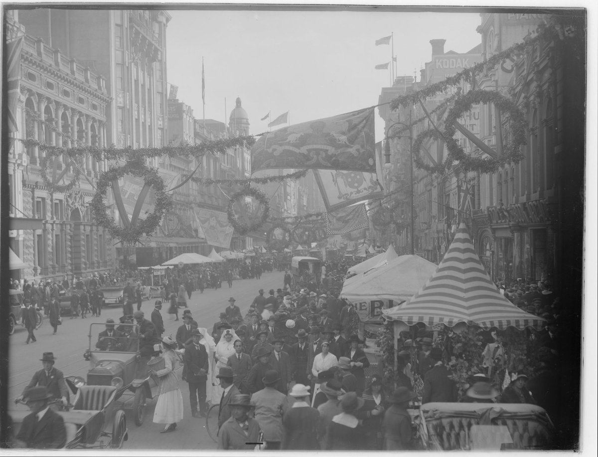 World War I procession along Collins Street, between Swanston and Elizabeth Streets, Melbourne City (1902–20)