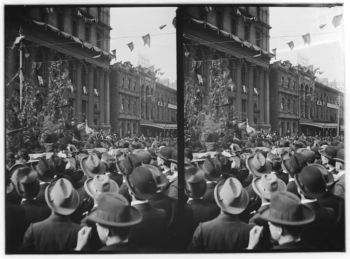 [Crowds watching parade for Royal Visit, Melbourne] (c. 1901)