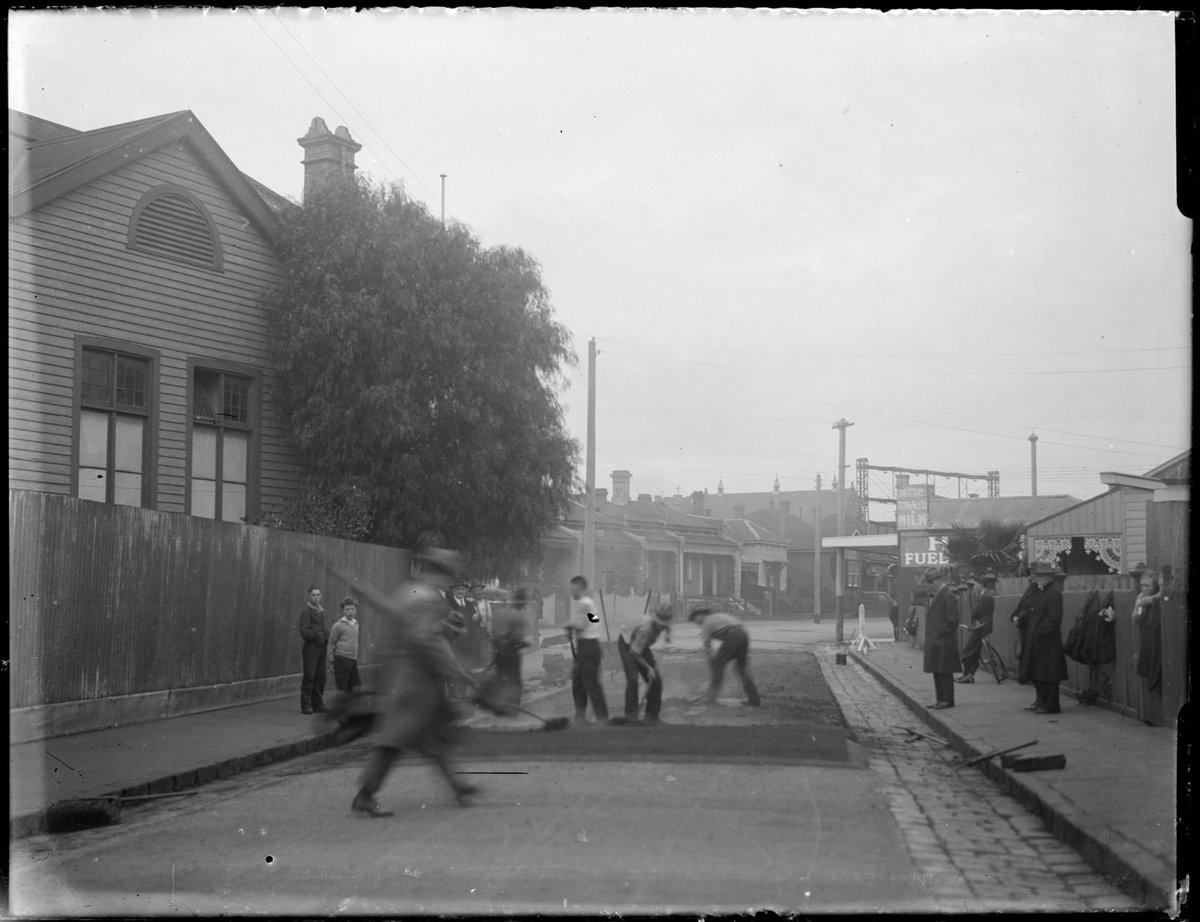 Street resurfacing, Melbourne (1929–35)