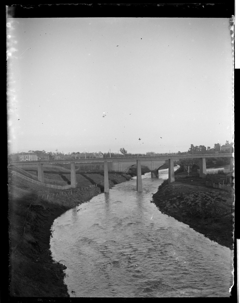 Bridge over Merri Creek at Clifton Hill (1890–1910)