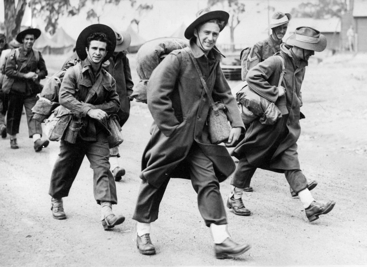 Aust. troops on leave from M.E. [i.e. Middle East] arriving at a Transit Camp in Melb[ourne], Melbourne (c. 1943)