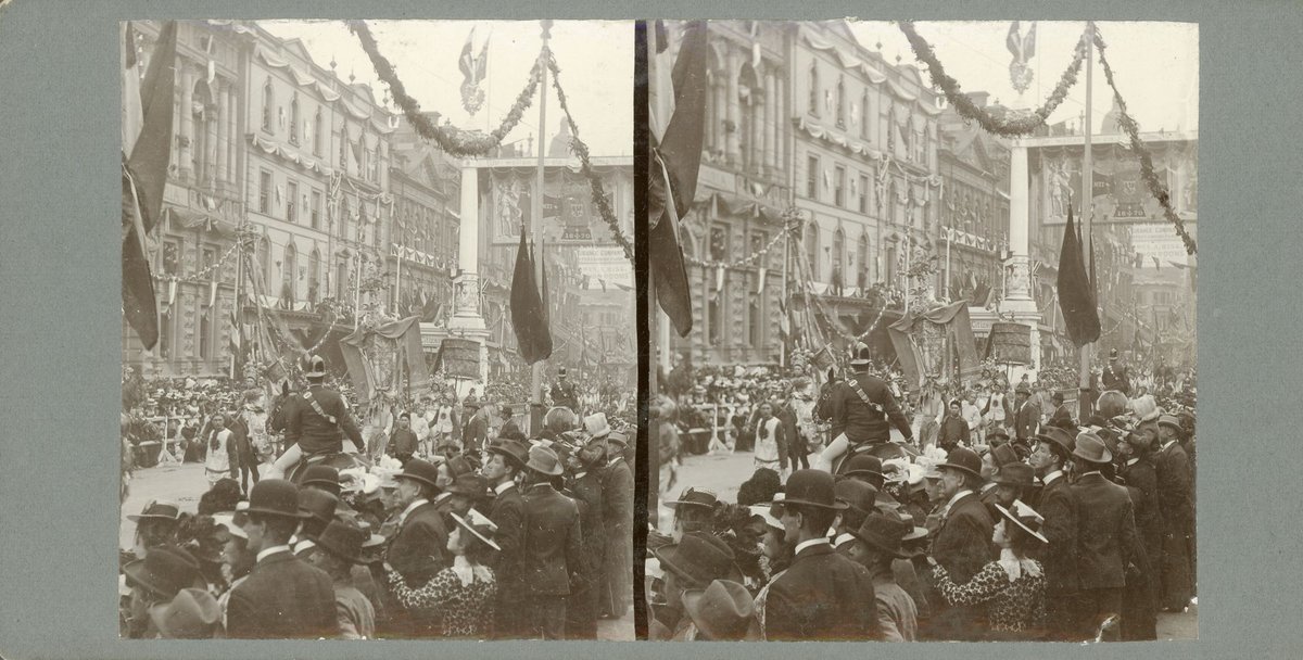 Crowds in Melbourne streets for the visit of the Duke and Duchess of Cornwall, Melbourne, Vic (1901)