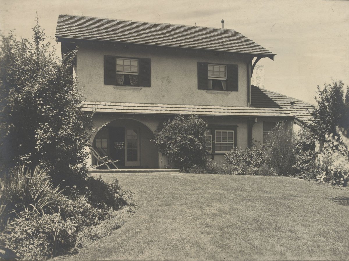 Exterior of residence of Marcus W. Martin Esq., Toorak Avenue, Kooyong, [Vic.] (1921)