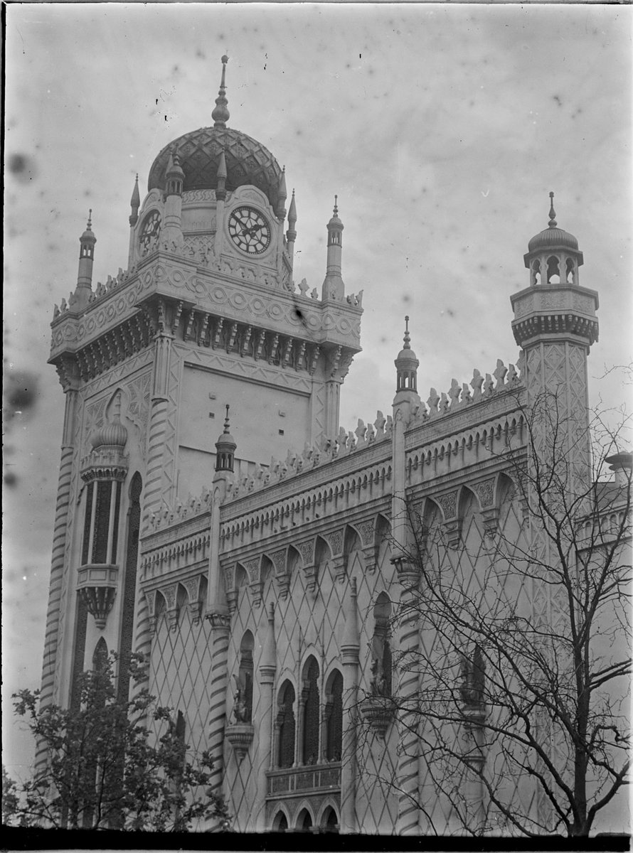 State Theatre from Flinders Street, Melbourne City (1910–45)