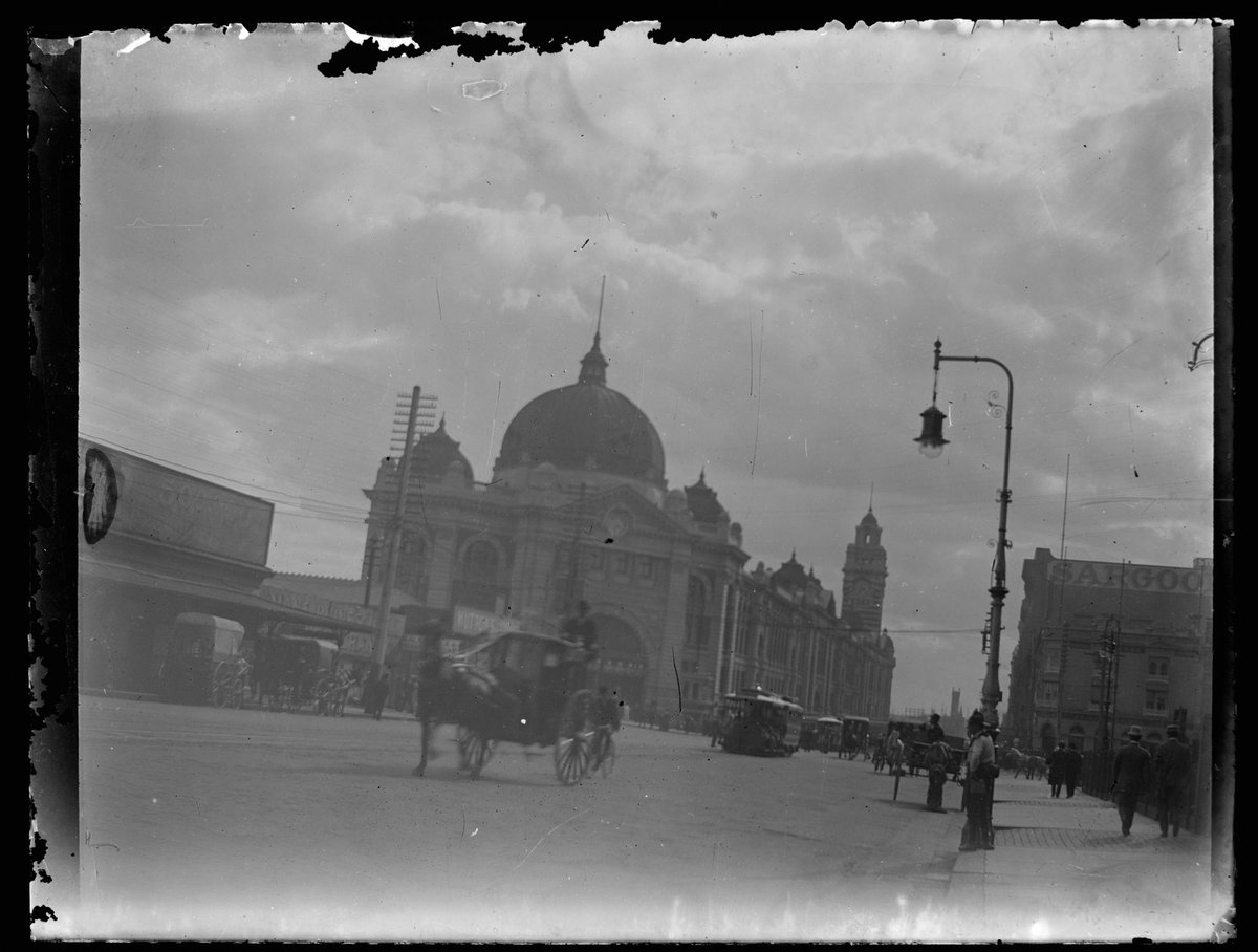 Flinders Street, including railway station, on the corner of Swanston Street, Melbourne City (1890–1910)