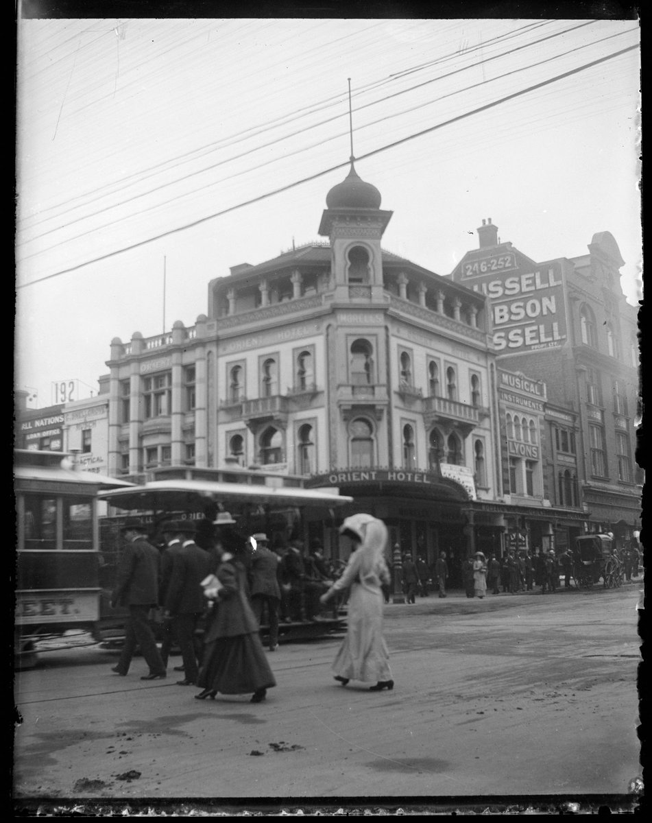 Orient Hotel, 260 Bourke Street, on the north-east corner of Bourke and Swanston Streets, Melbourne City (1890–1920)