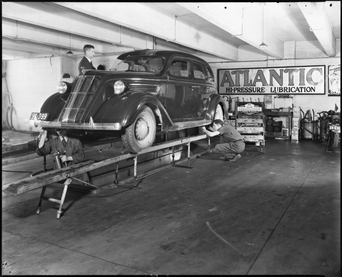 Exterior and interior views of Nash Cars, Rickard Bros., Elizabeth Street, Melbourne, Melbourne City (1930–49)