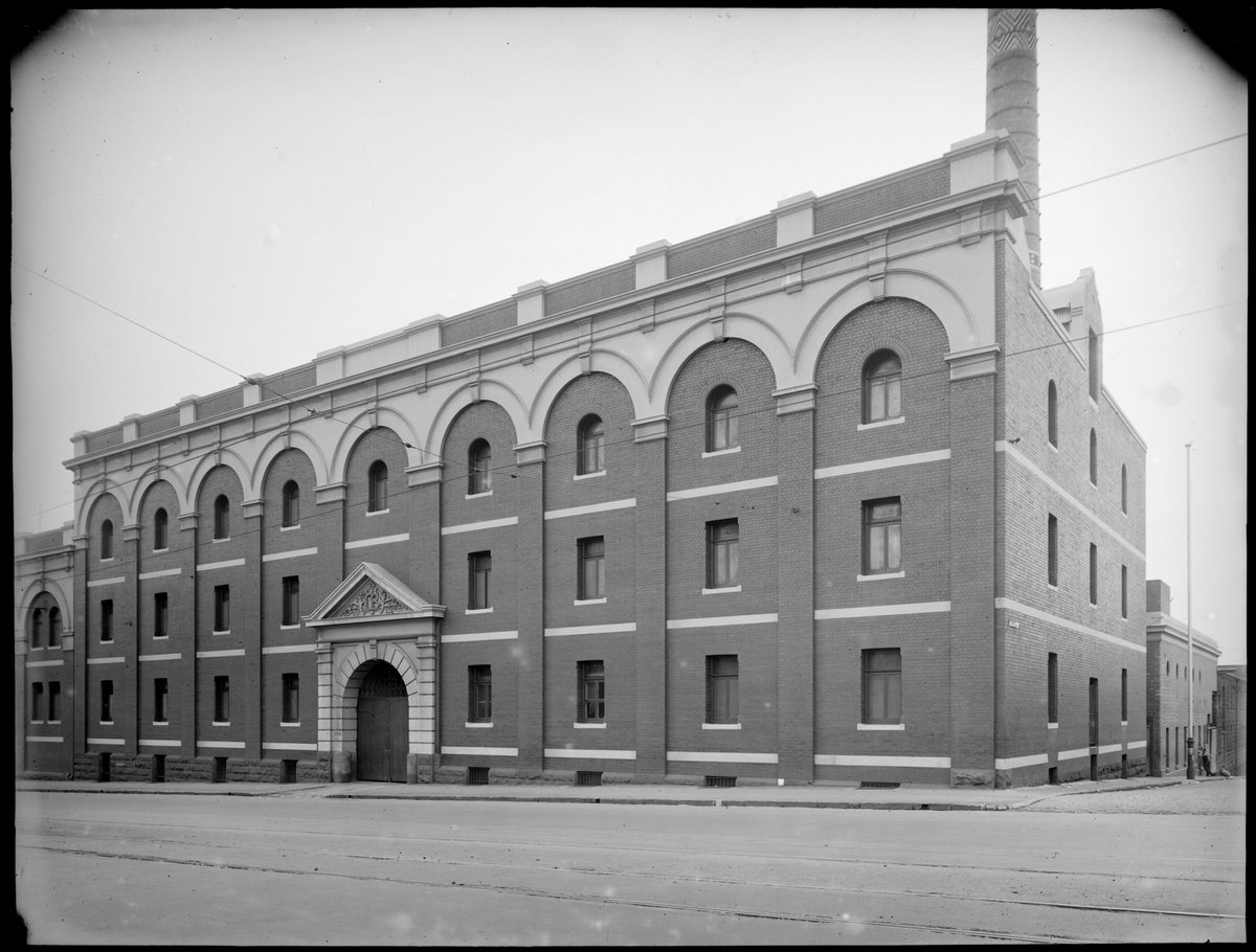 Exterior view of the Carlton Brewery (1921–30)