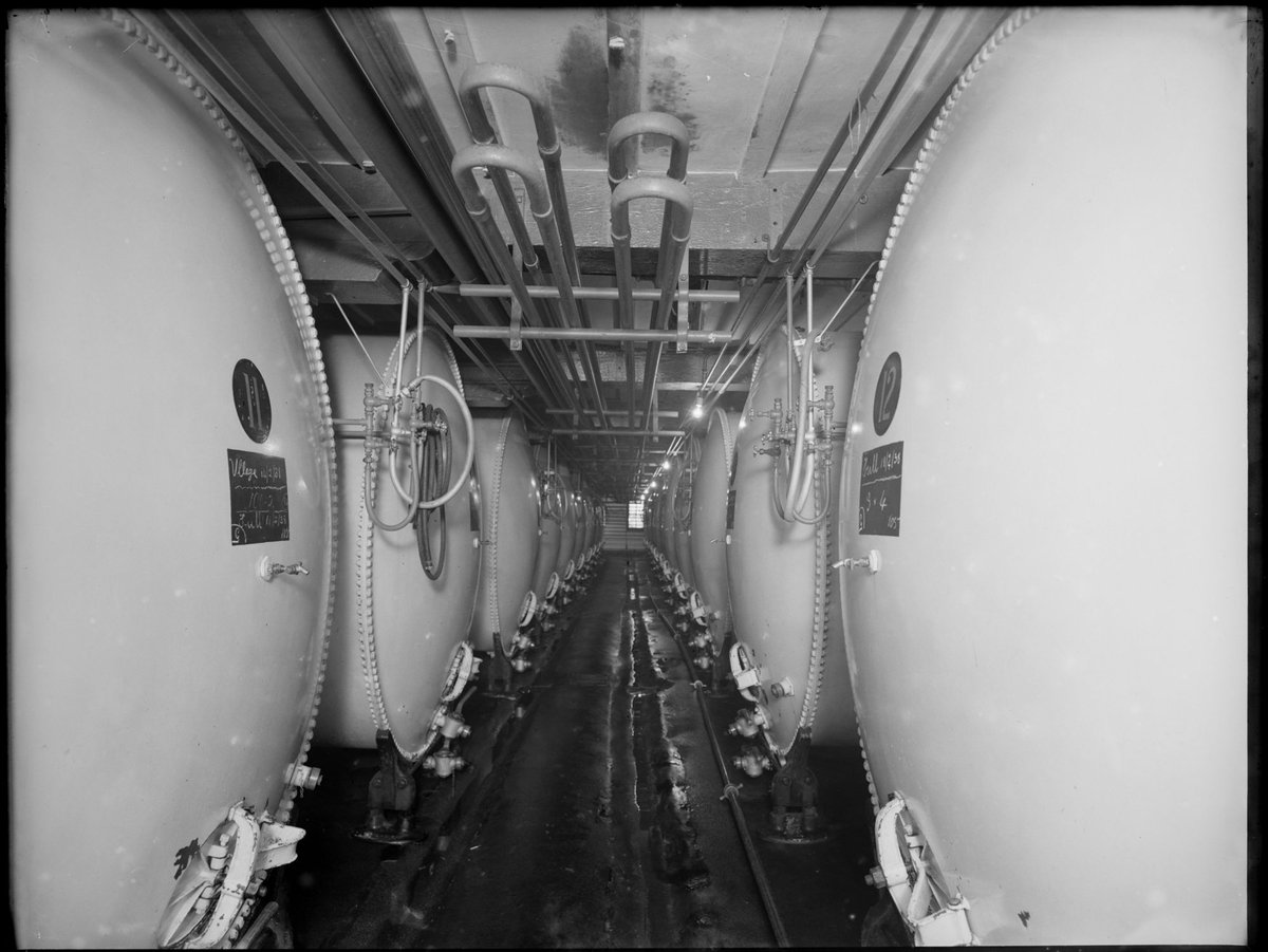Interior showing the V.B. cellar in the Carlton Brewery (1938)