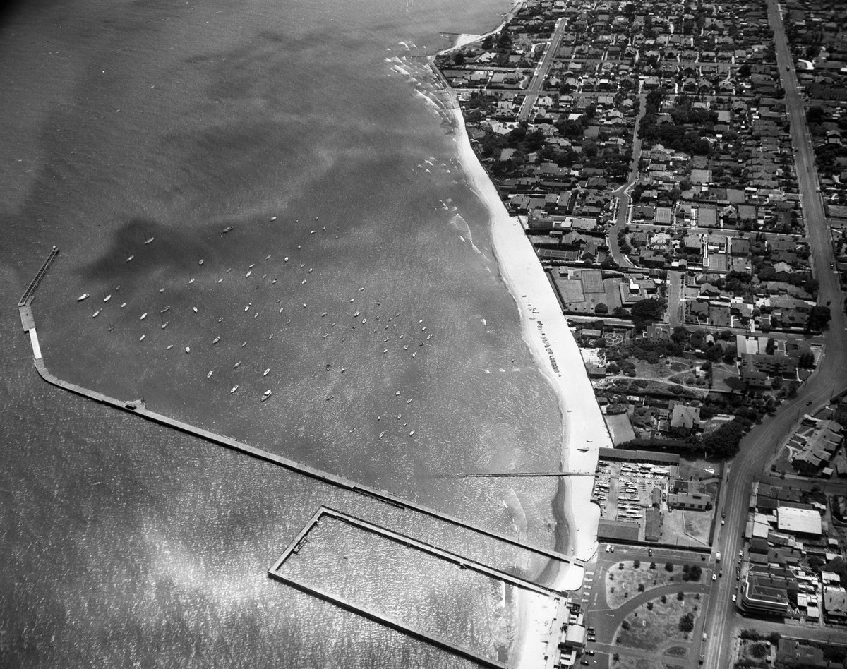 Aerial view of Brighton Baths, pier and surrounds (1940–50)
