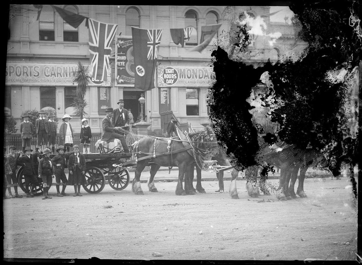 Unidentified Union members and children in Eight Hour Day procession in front of Trades Hall, Carlton (1890–1918)