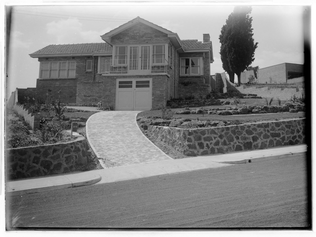 Ivanhoe gardens by Ellis Stones (1935–40)