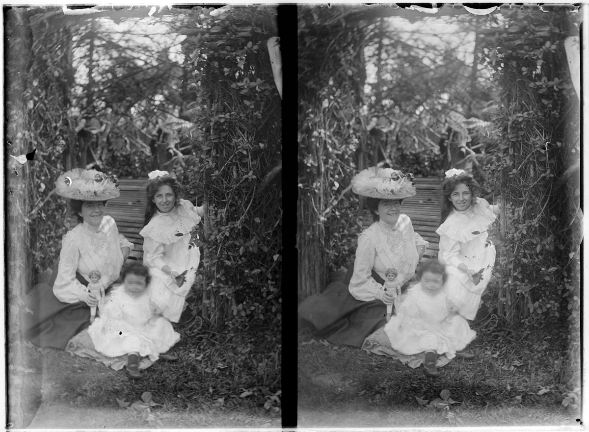 Women and children, possibly in the gardens of Pine Grove, Lennox Street, Richmond (1905)
