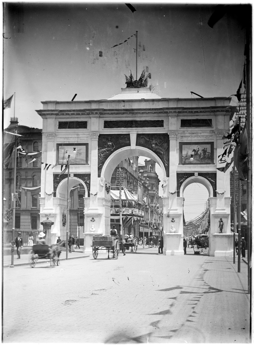 Unidentified archway, constructed for the Royal visit by the Duke and Duchess of York to Melbourne in 1901 (c. 1901)