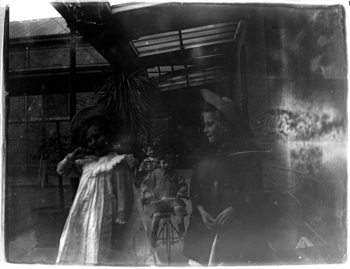 Wardell children at Melbourne Mint (1908–09)