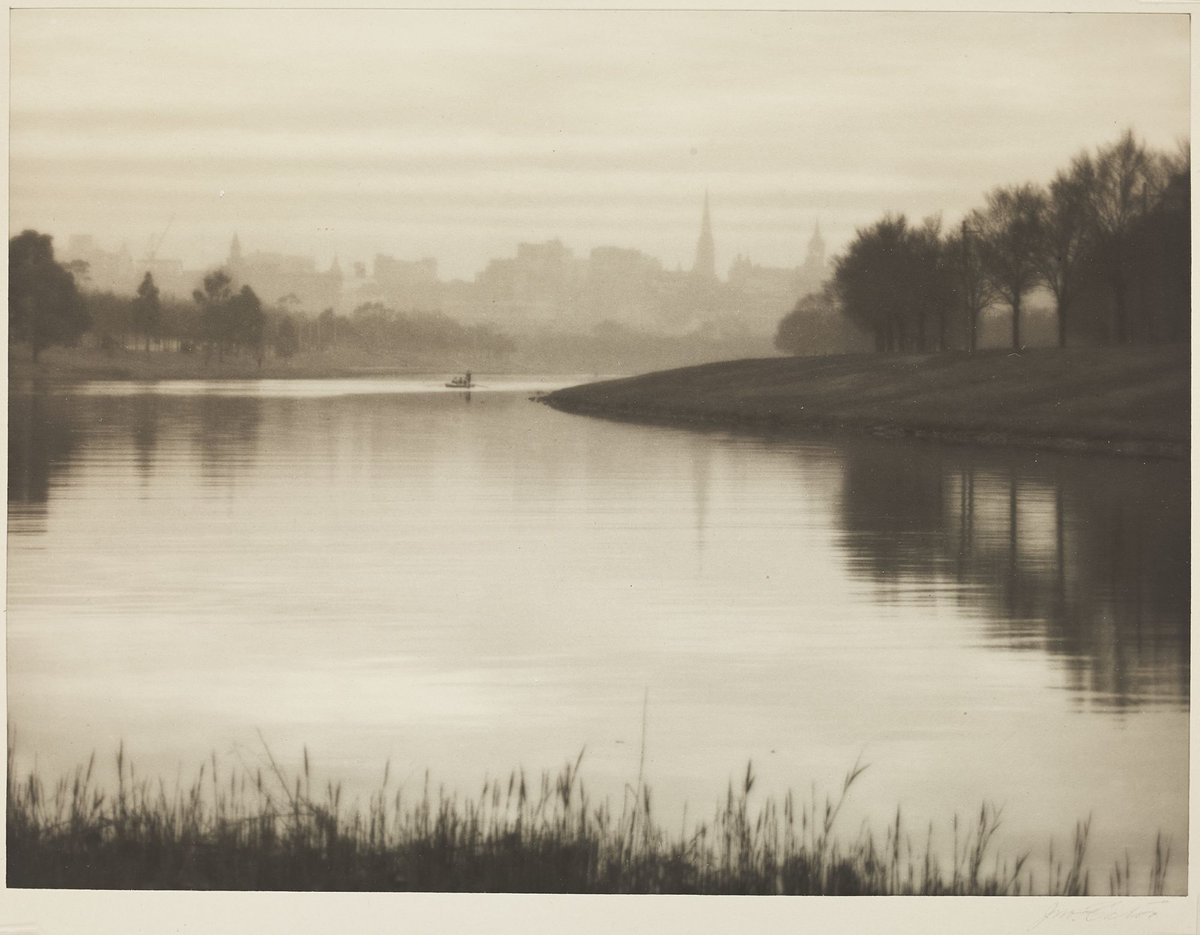 Looking towards Princes Bridge and Flinders Street Station, Melbourne City (1920–25)