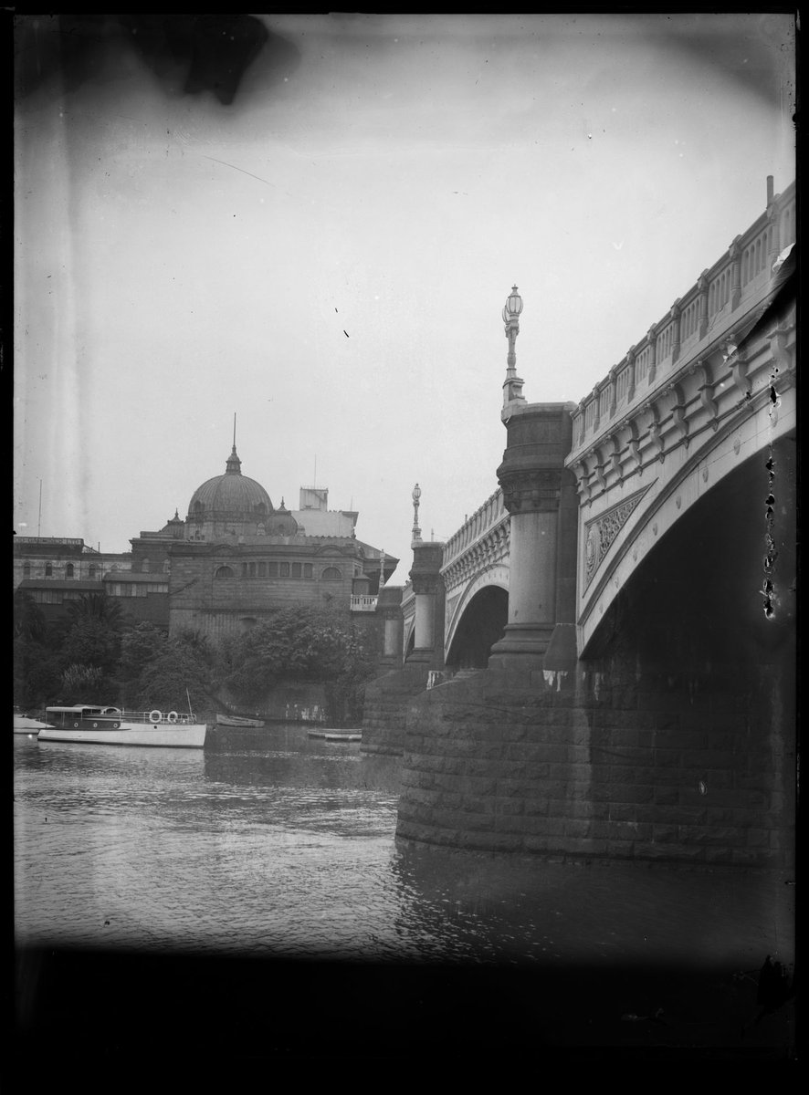 Princes Bridge, Melbourne City (c. 1910)