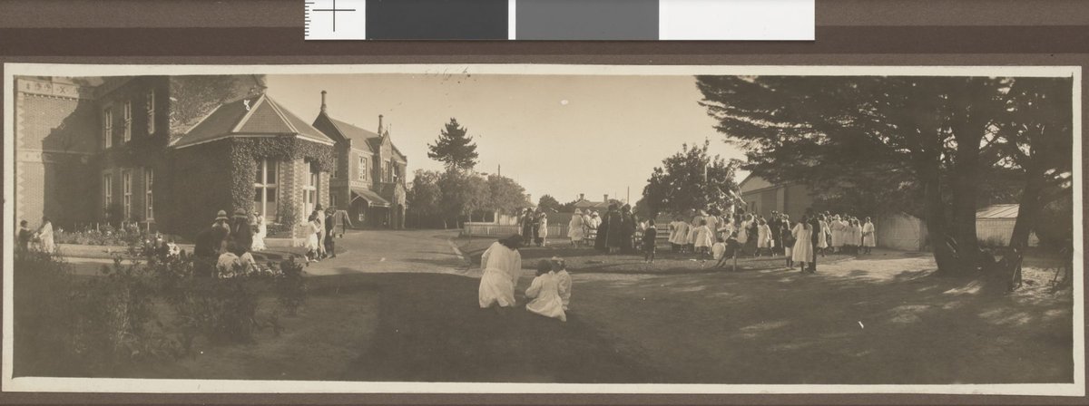[Children and staff at Melbourne Orphanage, Brighton] (1920–30)