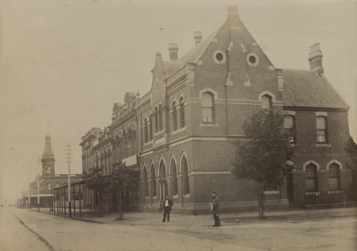 [Large unidentified brick building, 307-309 Clarendon Street, South Melbourne] (1880–1910)
