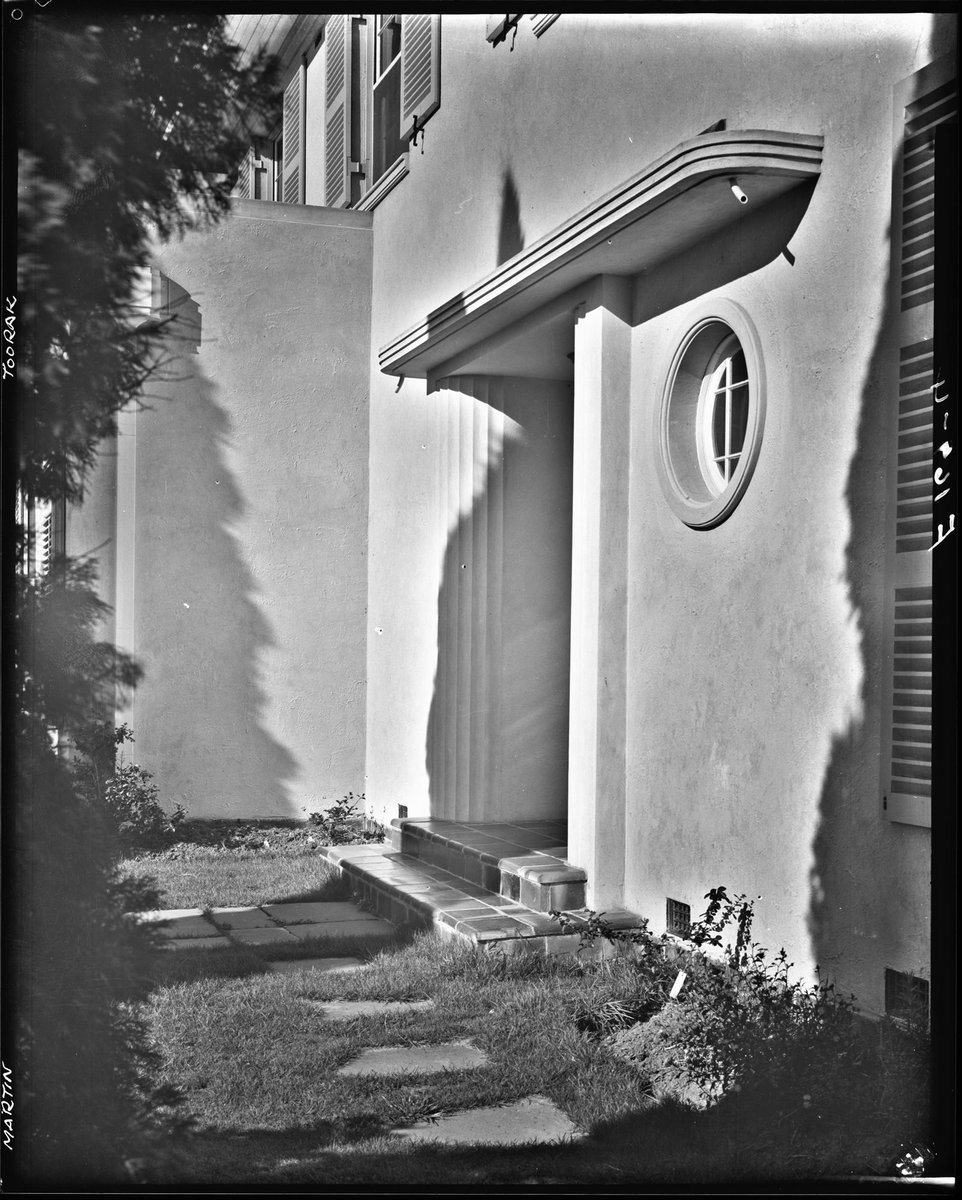 [Exterior view of apartment in Toorak, front entrance] (1930s)