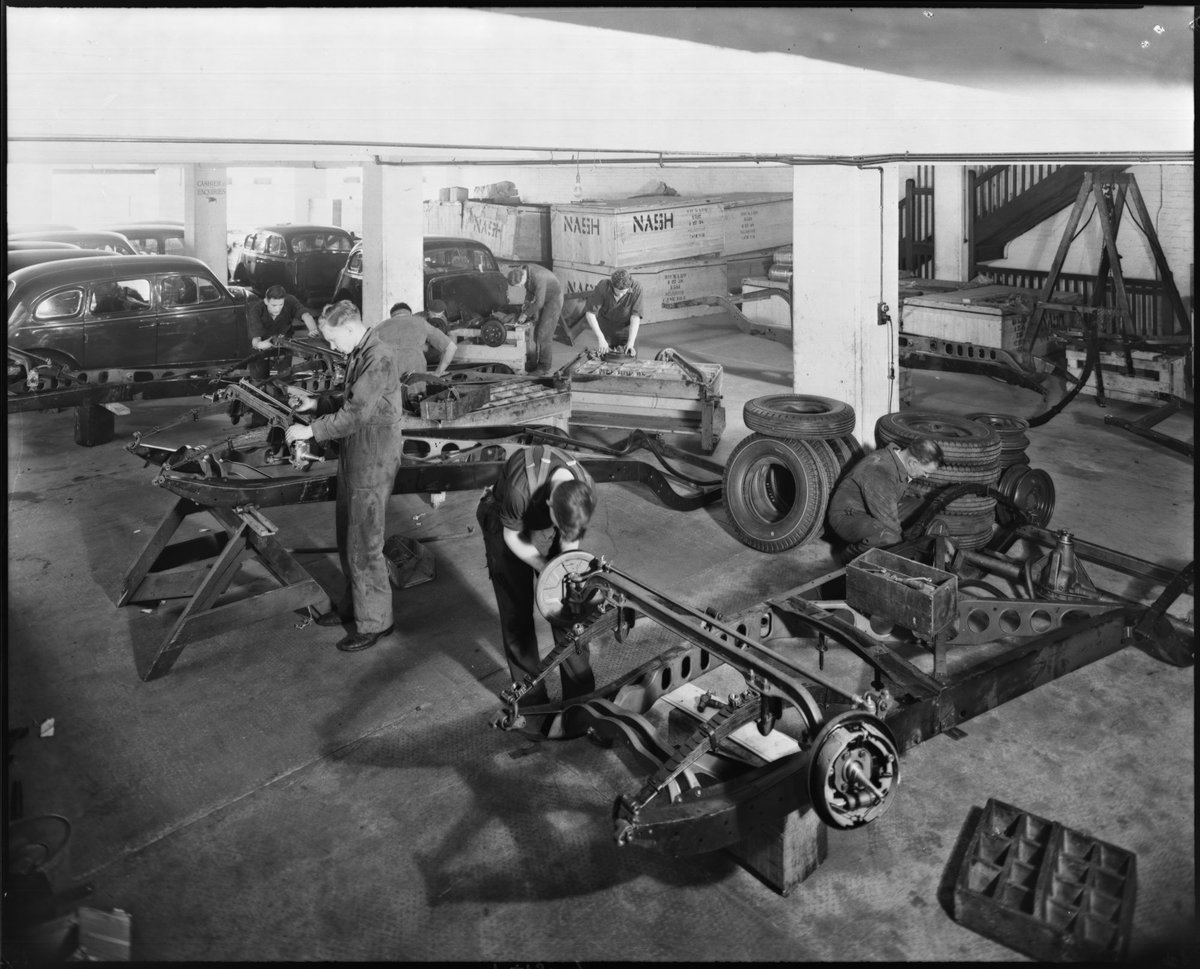 Exterior and interior views of Nash Cars, Rickard Bros., Elizabeth Street, Melbourne, Melbourne City (1930–49)