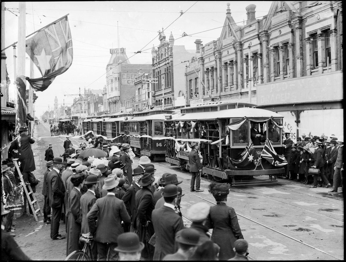 [Crowd at Wattletree Rd Corner on the occasion of the Dandenong Rd line opening 16 December 1911], Malvern