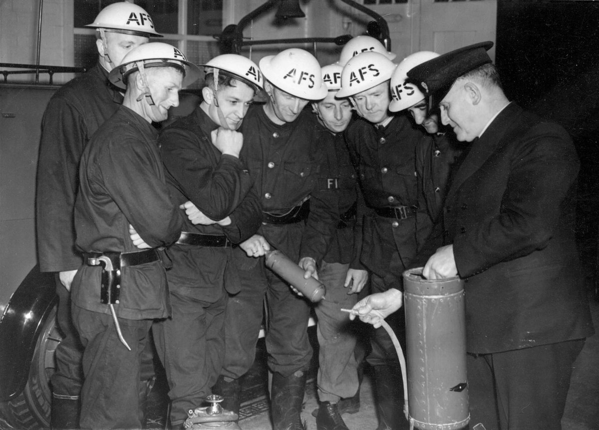 District Officer J. H. Butler instructing members of the Sth. Melb. [i.e. South Melbourne] A.F.S. [i.e. Auxiliary Fire Service] on the workings of the chemical extinguisher (1939–45)