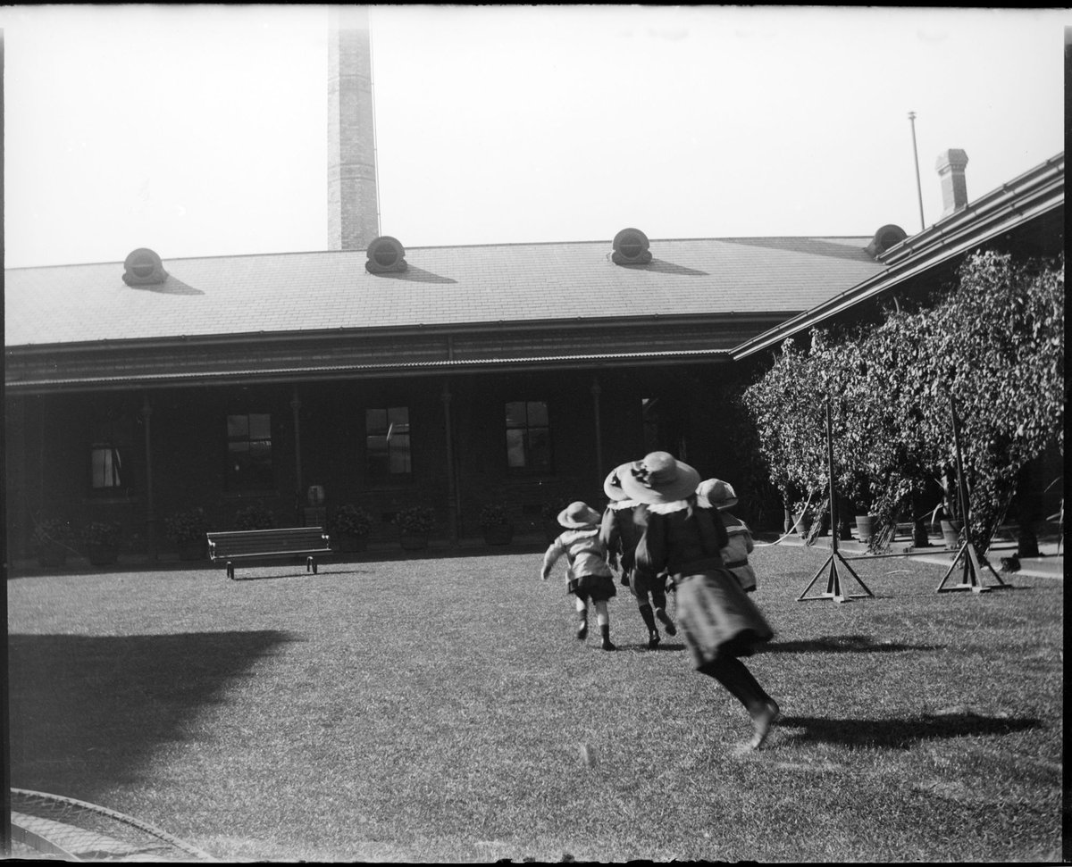 Wardell children at Melbourne Mint (1908–09)